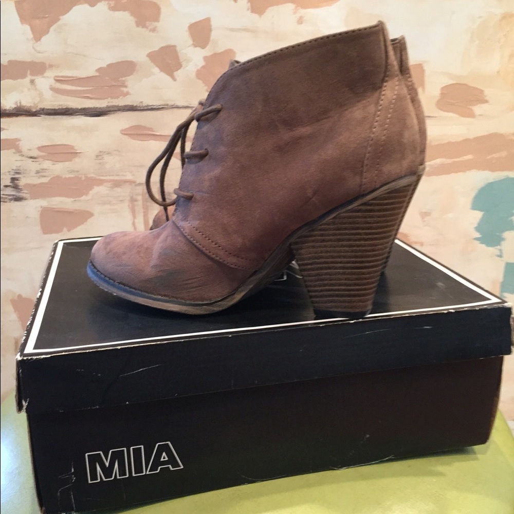 MIA -Shawna Suede booties